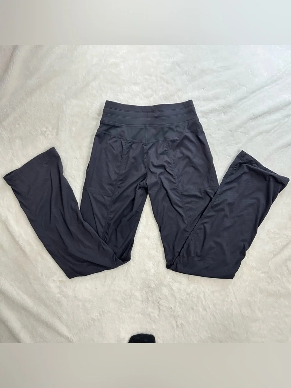 Lululemon Dance Studio Mid-Rise Pant *Tall
Size 4 Black - Picture 2 of 5
